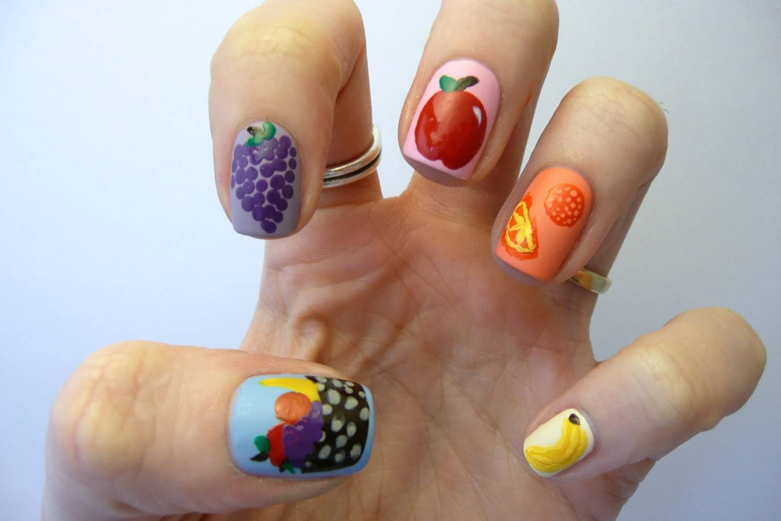 Маникюр с фруктами (69 фото): дизайн ногтей с рисунками спелой вишни, с каплями, с наклейками, с фимо-фруктами. как пошагово нарисовать фрукты?