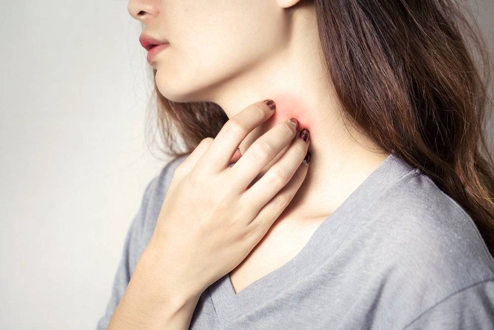Фурункул на шее: причины появления, симптомы и лечение гнойника