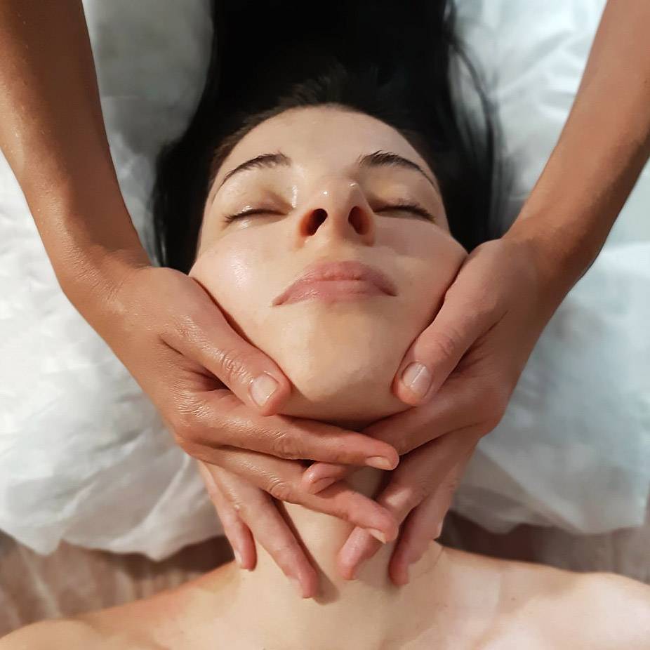Миофасциальный массаж лица: правильная техника массажа, отзывы и видео о процедуре