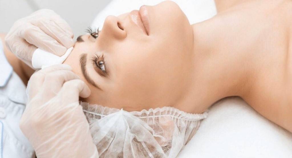 Комбинированная чистка лица в салоне у косметолога: что входит в процедуру и как делается