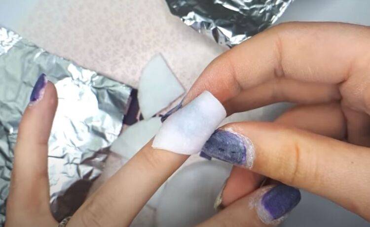 Как смыть лак с кожи вокруг ногтя. чем мажут вокруг ногтя при маникюре: полезные рекомендации, практические советы и отзывы