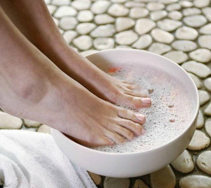 Ванночки с хозяйственным мылом. Ванночка для ног. Мытье ног. Грибок стопы ванночки для ног. Ванночки для ног с хозяйственным мылом.