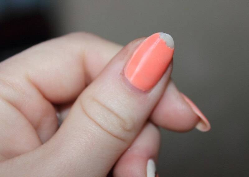 Почему трескается гель-лак на ногтях: причины и как избежать проблемы