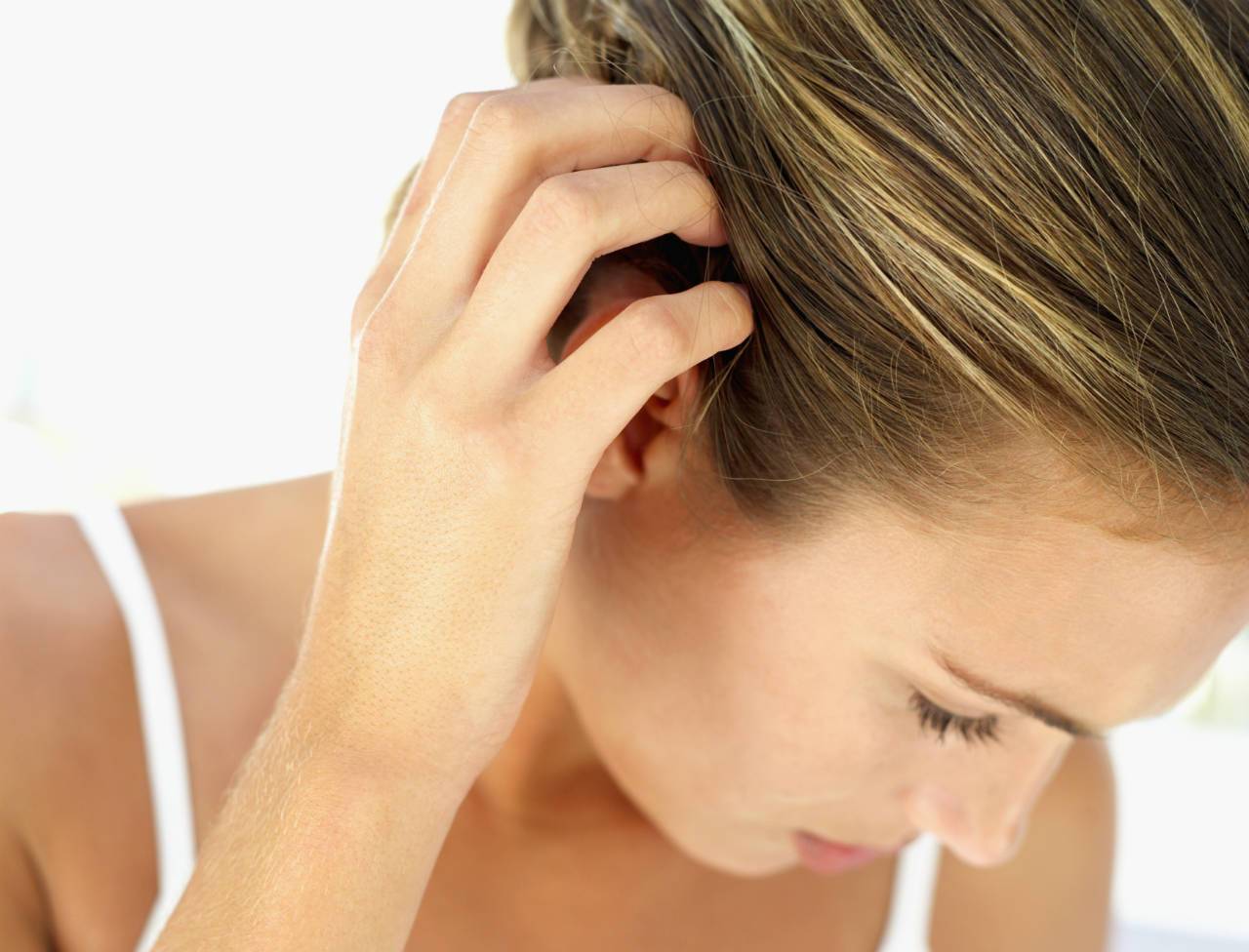 Перхоть в ушах - причины и лечение ушной себореи
