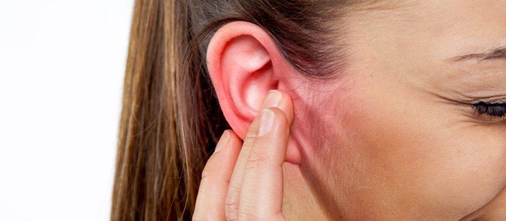 В ушах белые хлопья: причины перхоти, лечение налета