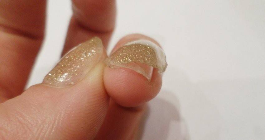 Почему отходит гель-лак от кончиков ногтей: что делать и как избавиться от проблемы